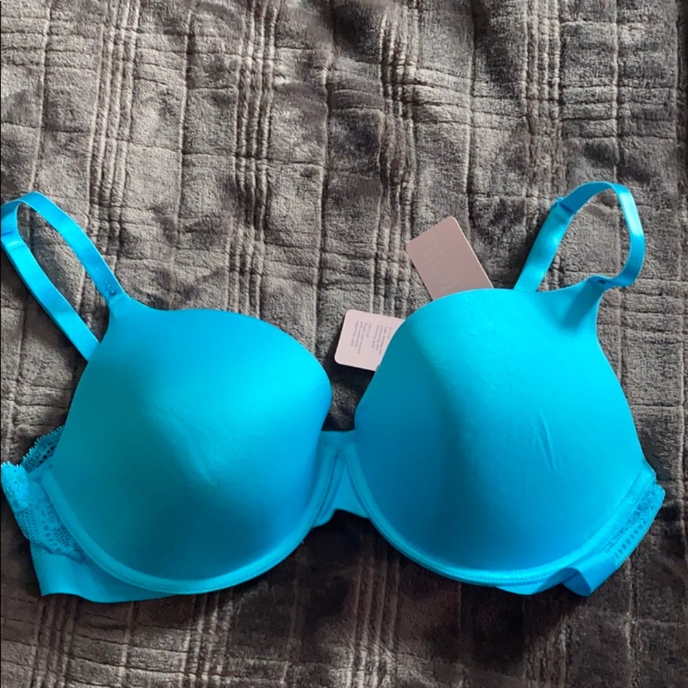 Victoria’s Secret turquís bra